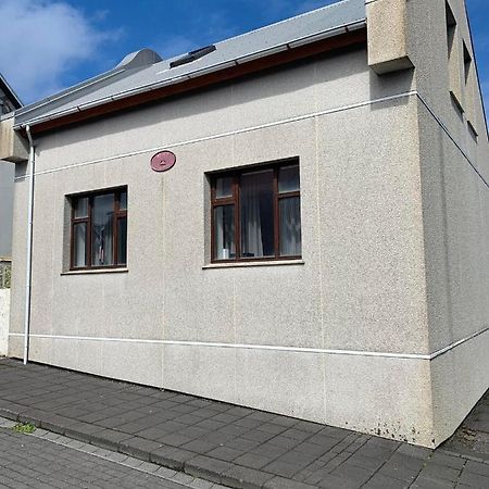 Lítið einbýlishús á besta stað. Vestmannaeyjar Esterno foto