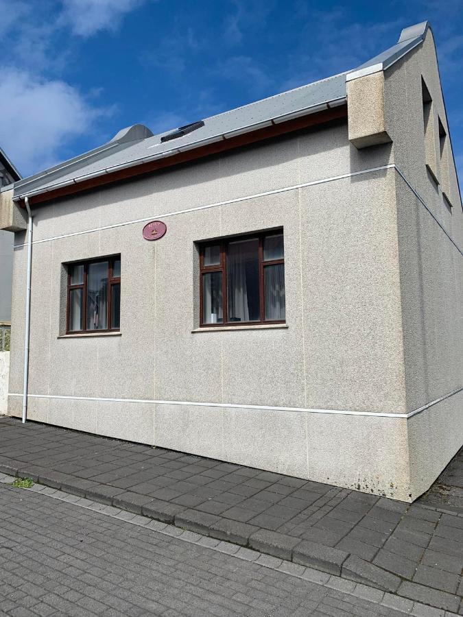 Lítið einbýlishús á besta stað. Vestmannaeyjar Esterno foto
